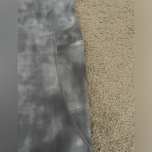 Champion Tie-Dye Cropped Activewear Leggings, Size M - Picture 5 of 12